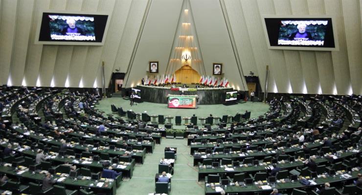 Рохани выступил перед парламентом