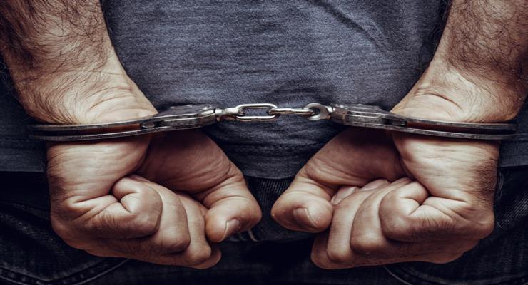 пенсионер выстрелил из арбалета