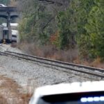 Серьезная катастрофа в Испании! Поезд сбил машину, которая упала с моста на железнодорожные пути Серьезная катастрофа в Испании! Поезд сбил машину, которая упала с моста на железнодорожные пути