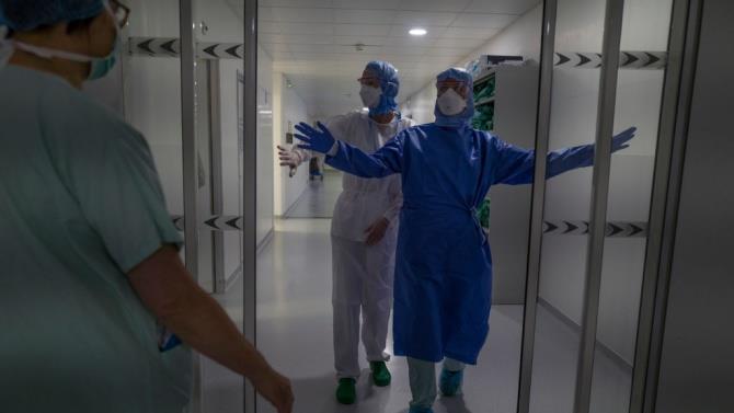 вчора працівники охорони здоров'я протестували у Франції