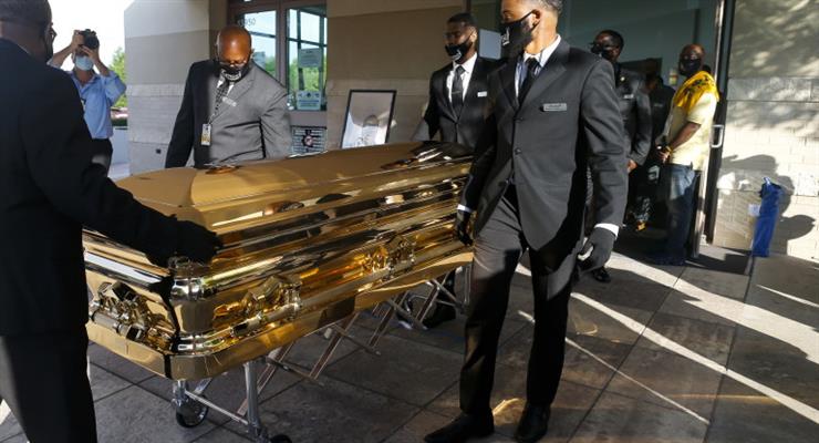 тысячи людей пришли попрощаться с Джорджем Флойдом