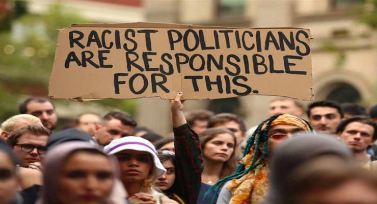 вандалы против статуи журналиста