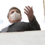 Бразильський суддя наказав Болсонару носити маску
