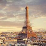 Ейфелева вежа відкрилася для відвідувачів