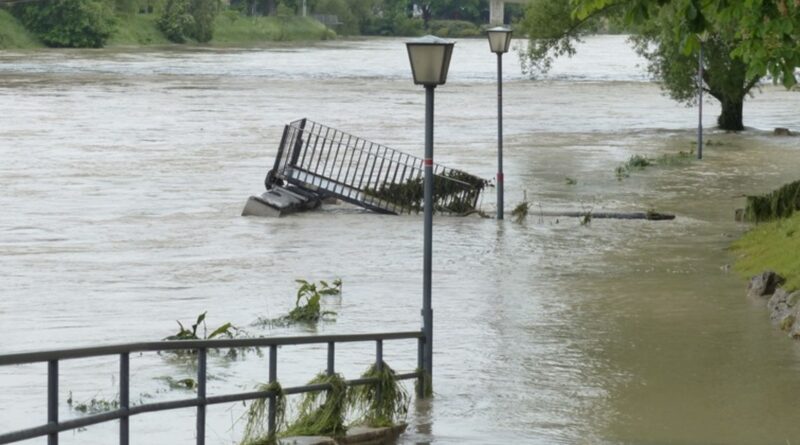проливные дожди и град нанесли серьезный ущерб Румынии