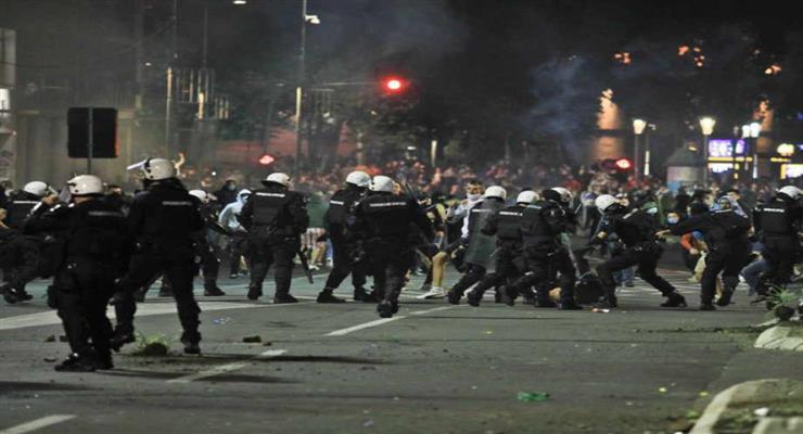 протести в Сербії вийшли з-під контролю