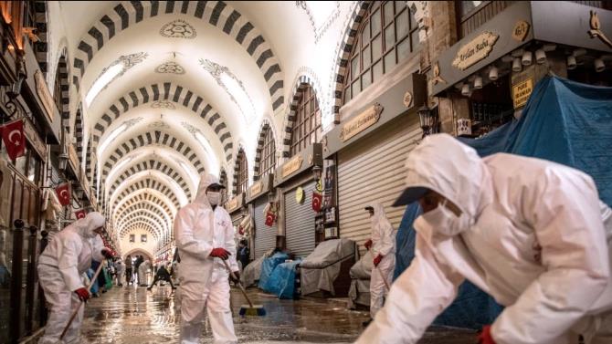 жесткий контроль мер против COVID-19 в Турции