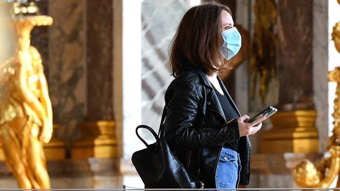 маски обов'язкові в закритих громадських місцях