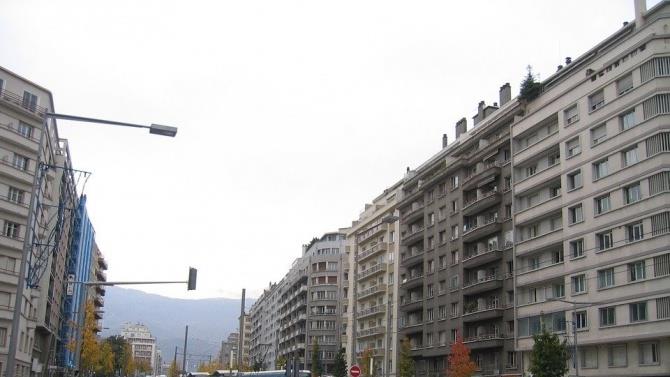 двое детей спаслись от пожара, выпрыгнув в окно