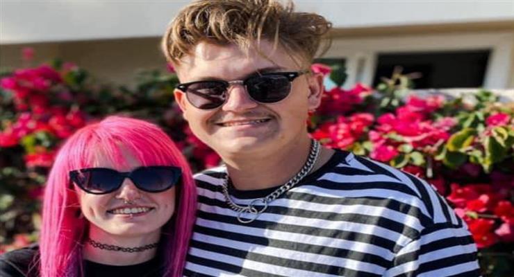 женщина напала на пару, не соблюдающую мер предосторожности