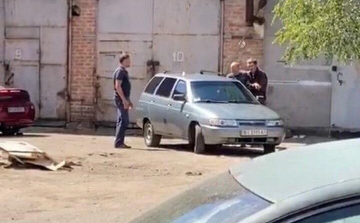 угонщик взял в заложники начальника уголовного розыска
