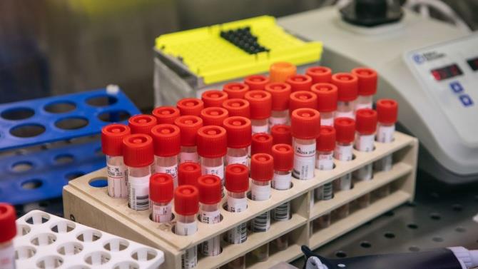 около 1000 зараженных за день