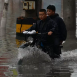 Сотни тысяч китайцев покидают свои дома из-за наводнения