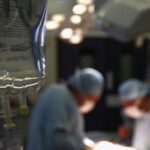 Врачи спасли жизнь женщине, вытащив из ее горла метровую змею Врачи спасли жизнь женщине, вытащив из ее горла метровую змею