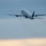 Літак японської авіакомпанії був змушений приземлитися через пасажира без маски