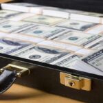 Связанный с Путиным олигарх отрицает обвинения в отмывании денег