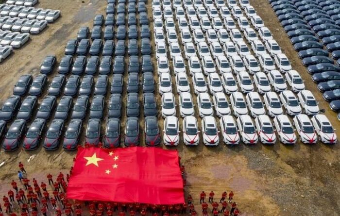 китайська компанія подарувала кожному співробітнику по машині