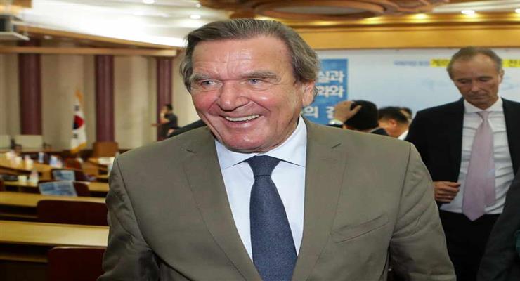 Навальний напав на Шредера