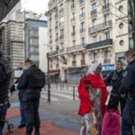 У Франції напали на двох поліцейських