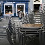 Рестораторы во Франции перекрыли дорогу Рестораторы во Франции перекрыли дорогу