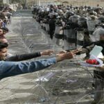 В столкновениях между полицией и протестующими в Багдаде пострадали 39 человек В столкновениях между полицией и протестующими в Багдаде пострадали 39 человек