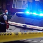 Две женщины нанесли 27 ножевых ранений охраннику в магазине, который попросил их надеть маски Две женщины нанесли 27 ножевых ранений охраннику в магазине, который попросил их надеть маски