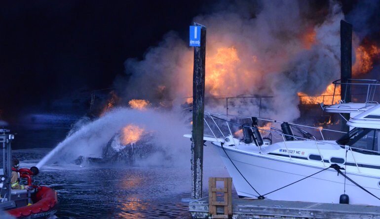 при вибуху катера постраждали 13 осіб