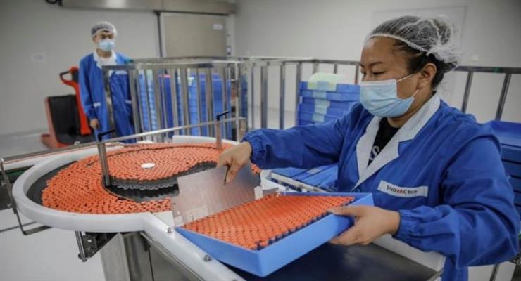 Бразилия отказалась от испытания китайской вакцины