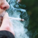 Турция запретила курение на открытом воздухе из-за коронавируса с сегодняшнего дня