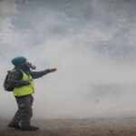 Французская полиция применила водометы и слезоточивый газ для разгона протестующих
