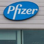 Вакцине Pfizer-BioNTech, которая показала эффективность 95%, требуется разрешение на продажу