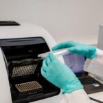 В Україні за останню добу інфіковано коронавірусом 13371 чоловік
