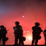 Слезоточивый газ против протестующих в Тиране: полиция убила нарушителя комендантского часа