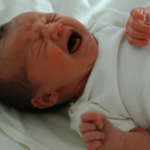 12-летняя девочка шокировала маму: она родила у нее на глазах