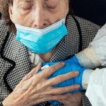 Іспанський суддя зобов'язав 84-річну жінку зробити щеплення від нового коронавіруса