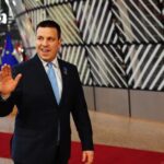 Прем'єр-міністр Естонії подав у відставку через звинувачення в корупції, висунуті проти його партії Прем'єр-міністр Естонії подав у відставку через звинувачення в корупції, висунуті проти його партії