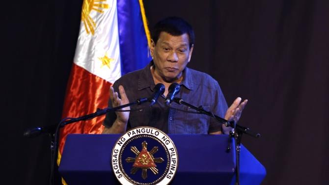 президент Філіппін проти жінок в політиці