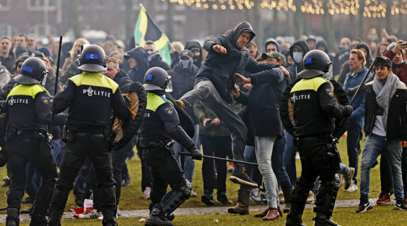 протесты в Амстердаме