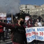 Столкновения у парламента Греции - студенты возмущены изменениями в образовании
