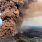 Извержение вулкана привело к закрытию аэропорта в Индонезии