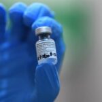 Японія змушена викидати частину вакцини Pfizer