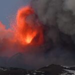 Вулкан Етна знову вивергається