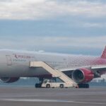 Боинг 777 с проблемами двигателя приземлился в Москве Боинг 777 с проблемами двигателя приземлился в Москве