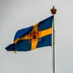 Поезд подмял автобус в Швеции (ВИДЕО)