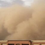 По меньшей мере шесть человек погибли и более 80 пропали без вести после песчаной бури в Китае