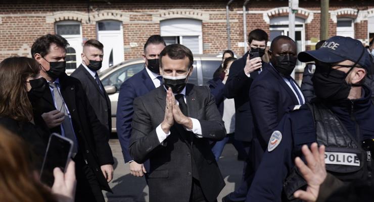 Макрон за ускорение вакцинации