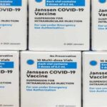 Вакцинація Johnson & Johnson проти коронавіруса зупинена в двох місцях в США через численні побічні ефекти Вакцинація Johnson & Johnson проти коронавіруса зупинена в двох місцях в США через численні побічні ефекти