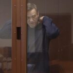 Навальный пообещал подать в суд на российскую тюрьму, лишившую его доступа к Корану