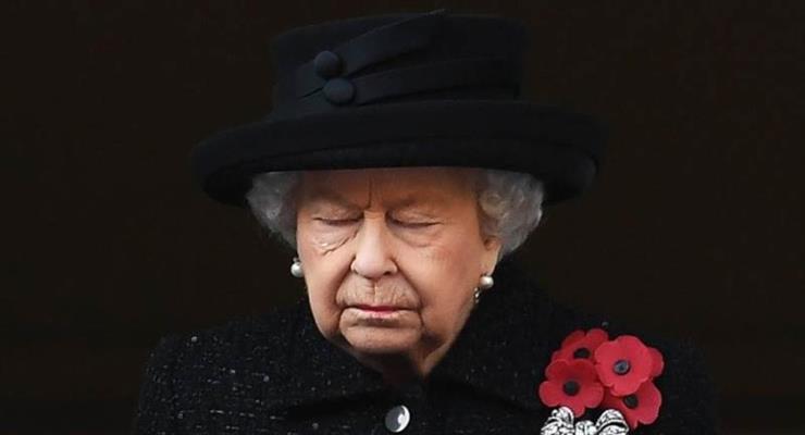 королева Англии вернулась к обязанностям