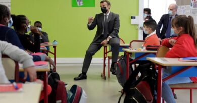 Младшие школьники во Франции вернулись в классы смягчение ограничительных мер